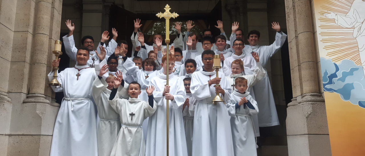 Inscriptions au pôle jeunes et familles : éveil à la foi,  catéchisme, aumônerie, servants de messe..